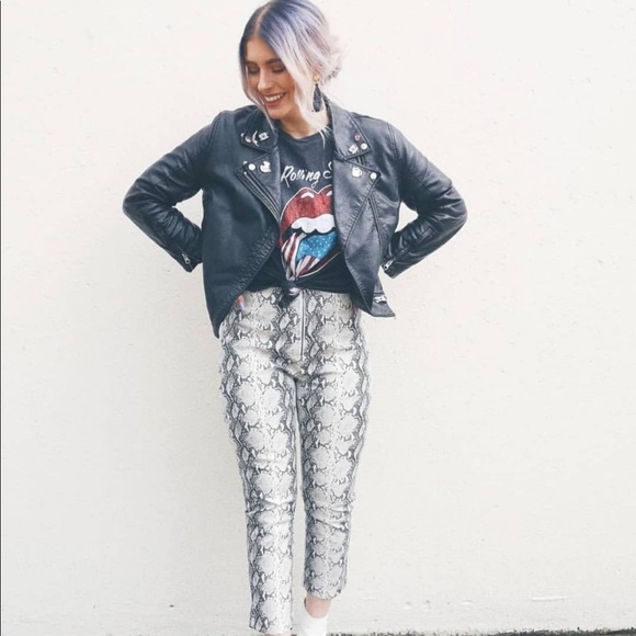 Faux Snake Skin Cropped Pants - Picture 14 of 14